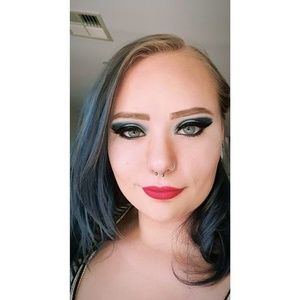 Meet your Posher, Simone